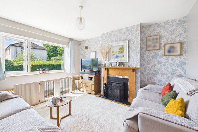38, Devereaux Crescent, Stroud photo 2