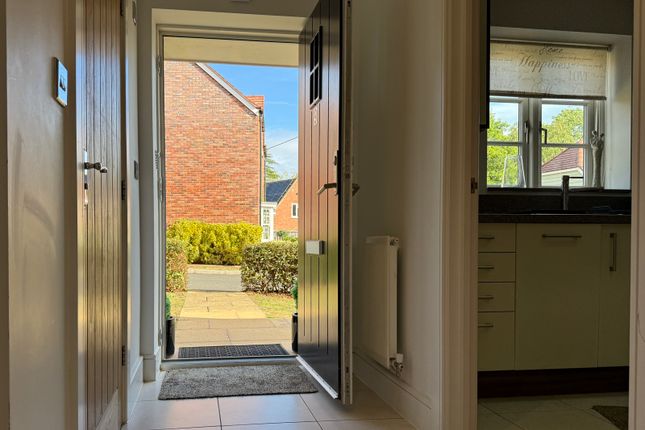 9, Orchard Close, Stratford-upon-Avon photo 3