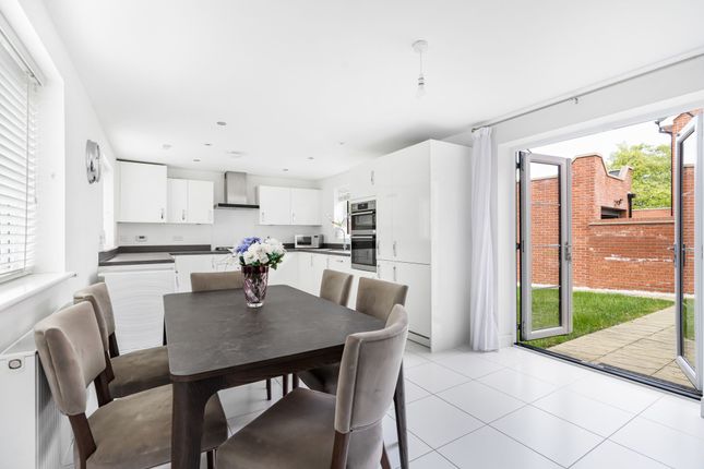 41 Doolittle Avenue, High Wycombe photo 2