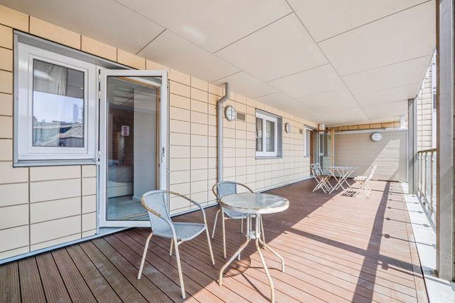 202, David Morgan Apartments, Barry Lane, Cardiff photo 3