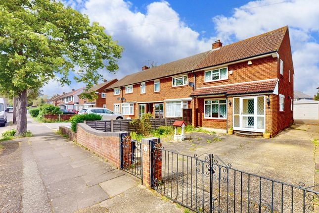 End terrace house for sale in Greenway, Hayes