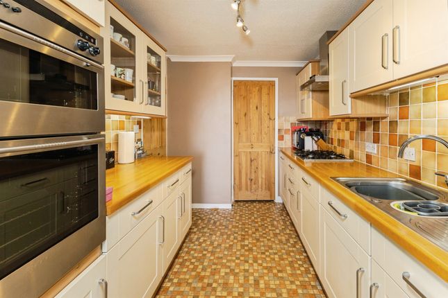 1, Egremont Drive, Reading photo 4