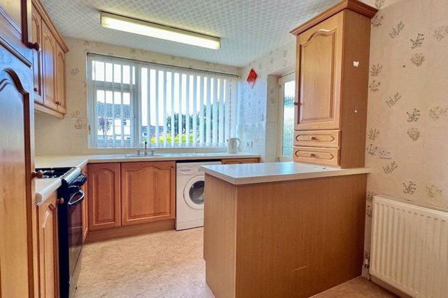 5, Blackthorn Gardens, Taunton - NO onward chain! photo 3
