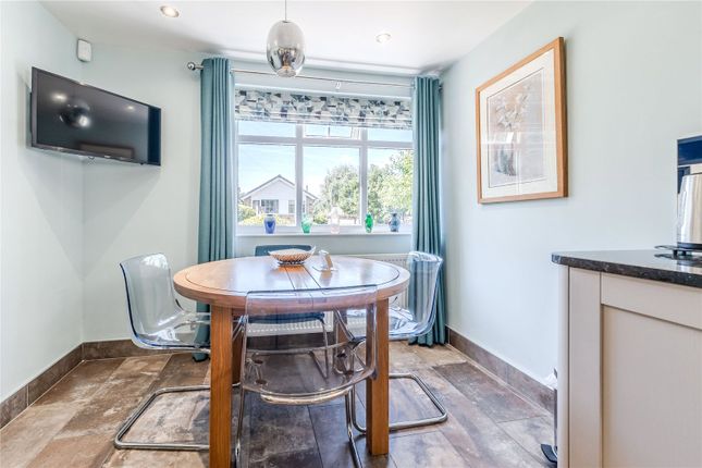 7, Craggwood Close, Leeds photo 4