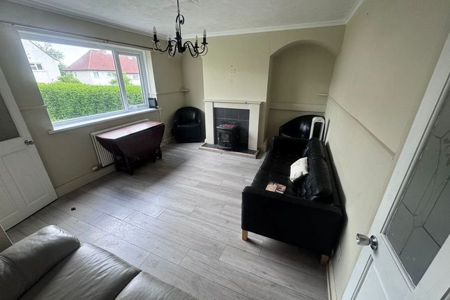 4,, Vale Close, Huddersfield photo 2