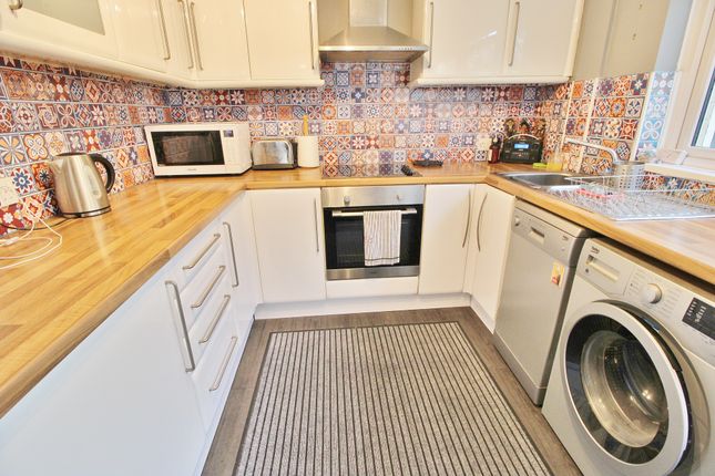 47, Seaway Crescent, Southsea photo 3