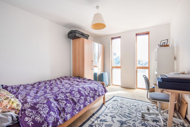 Flat for sale in Crampton Street, London