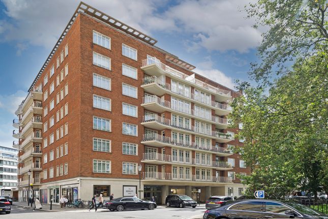 Flat for sale in Cadogan Place, London