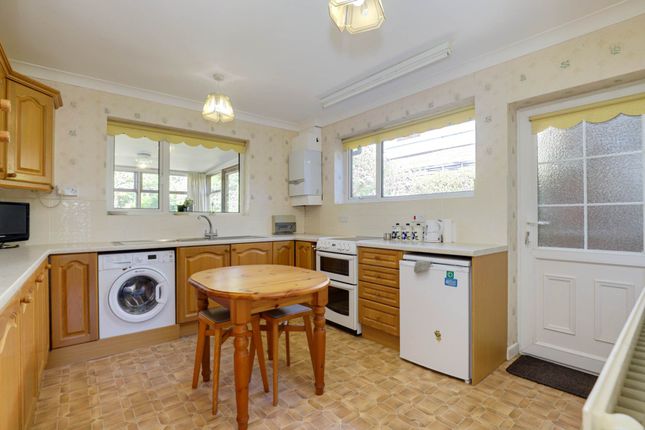 101, Woodcote Way, Reading photo 4