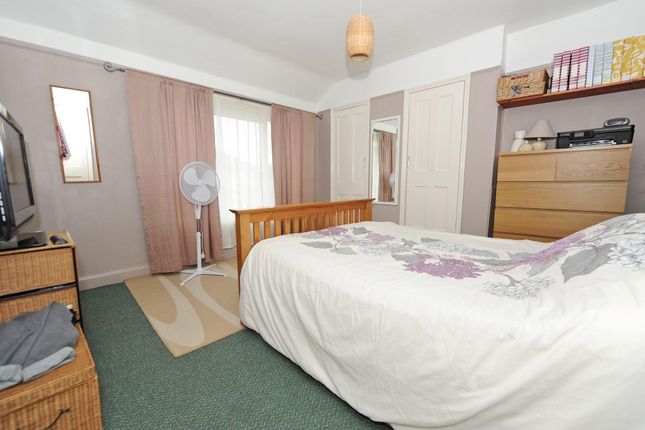 2 Eastfield Crescent, Wellingborough photo 5