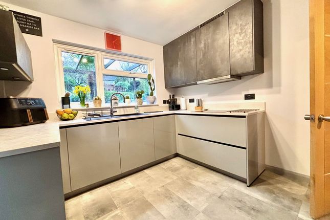 23, The Knoll, Tansley photo 4