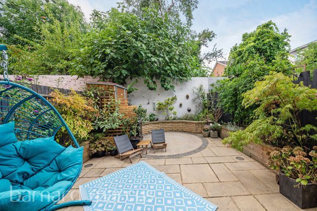 Thumbnail Town house for sale in Holmes Close, London