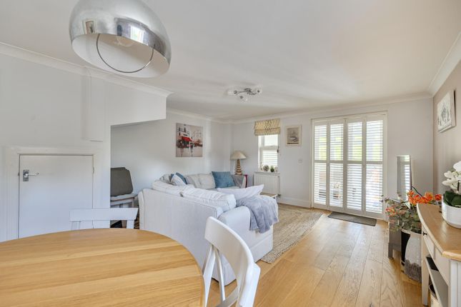 41, Crowhurst Crescent, Pulborough photo 2