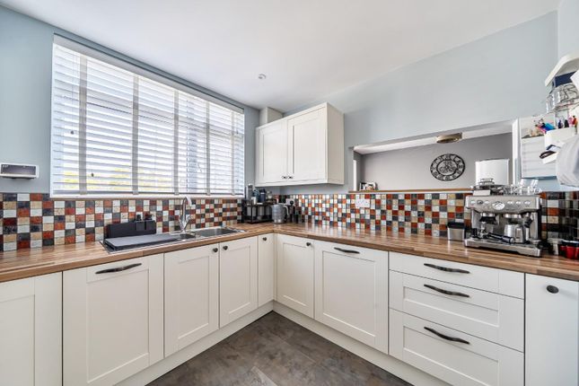 18, Sea Front Estate, Hayling Island photo 4
