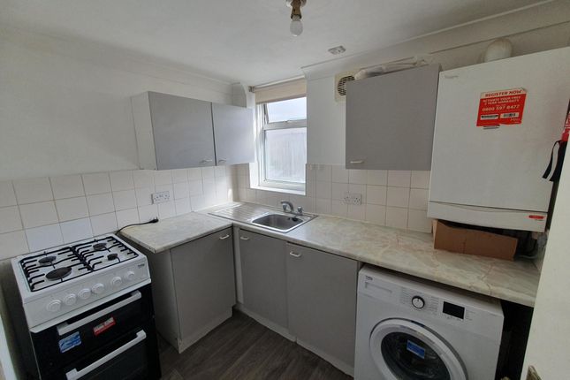 Flat C, 159, South Ealing Road, Ealing photo 3