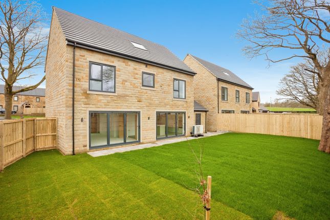 Thumbnail Detached house for sale in Copper Beech View, Oxford Road, Cleckheaton