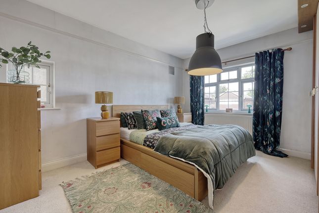 24, Redden Court Road, Romford photo 3