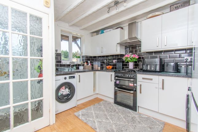 25, Heighton Crescent, Leicester photo 2