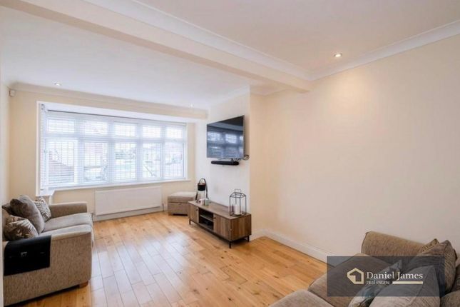 Hulse Avenue, Romford photo 4