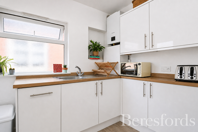 28, Shrublands Close, Essex photo 3