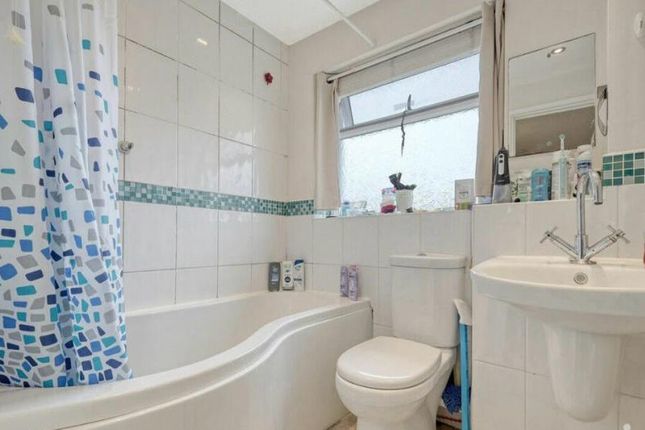 53, Tyefields, Basildon photo 4