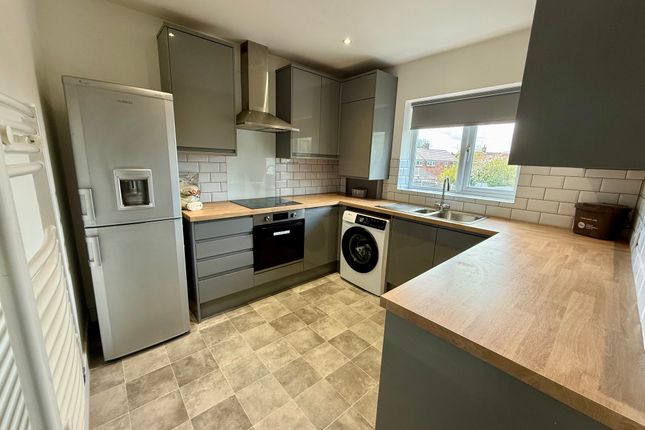 82, DUNSTABLE photo 3