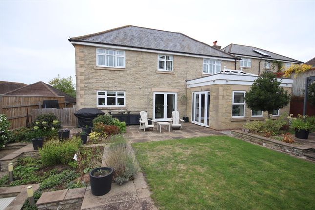 24, Portal Close, Chippenham photo 2