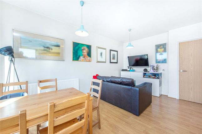 Flat to rent in Hercules Place, Holloway