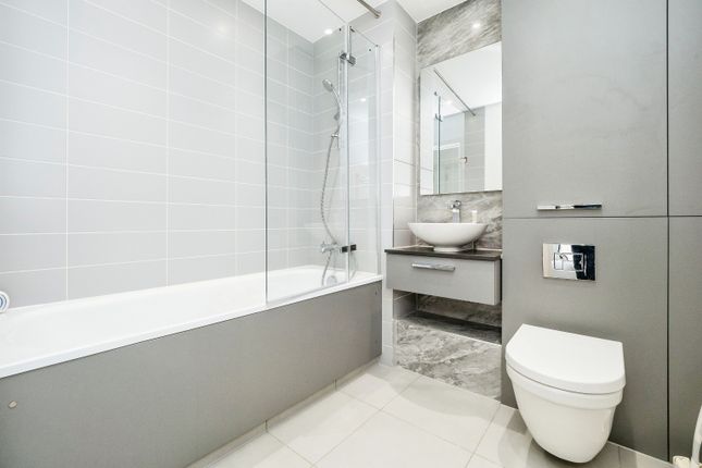 Flat for sale in Leyton Road, London