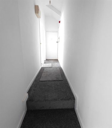 Flat 3, Pembroke Dock photo 4