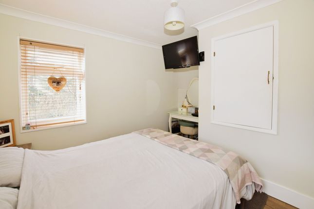 44, Henderson Way, Horsham photo 4