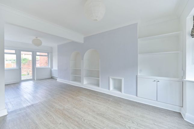 3 Bedroom House in TW7 7NL