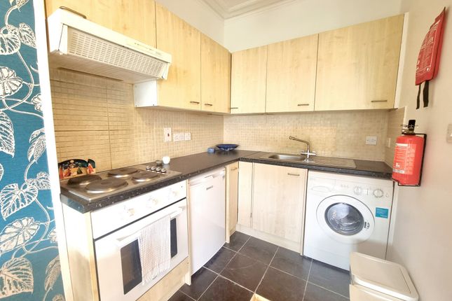 Flat 2 24, Great North Road, London photo 2