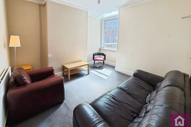 18, Hall Road, Greater Manchester photo 2