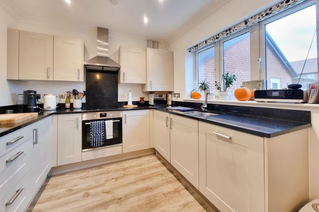 3, Kidmere Way, Waterlooville photo 3