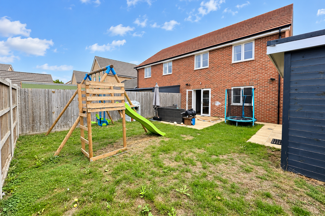 5, Beech Close, Fordham photo 4