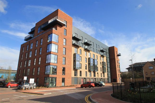 Thumbnail Flat to rent in Schooner Wharf, Cardiff Bay, Cardiff