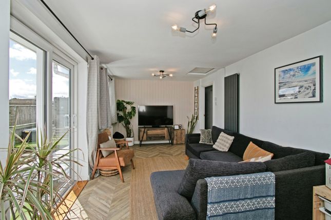38, Symons Close, Truro photo 4