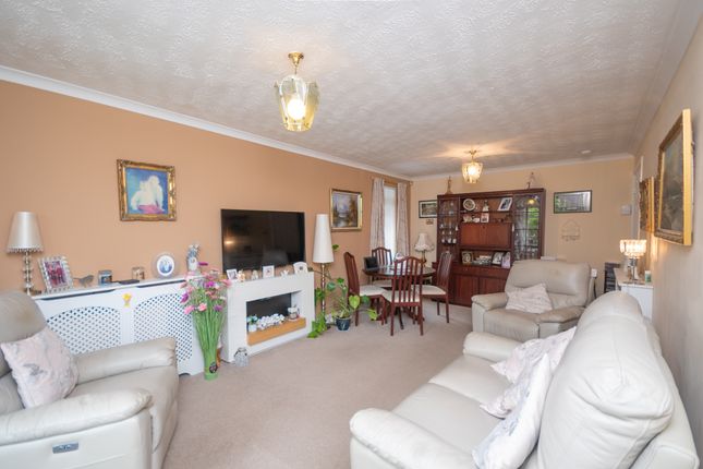 73, Baldorran Crescent, Cumbernauld photo 2
