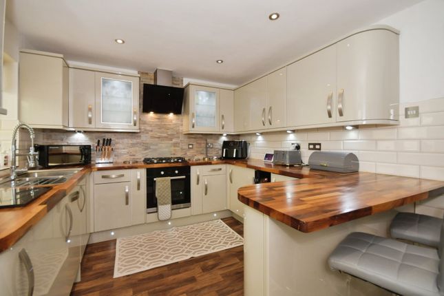14, Alma Street, Chesterfield photo 4
