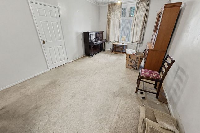 32 Clark Street, Treorchy photo 2