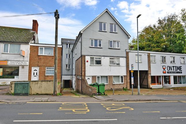 Thumbnail Flat to rent in Risborough Lane, Folkestone