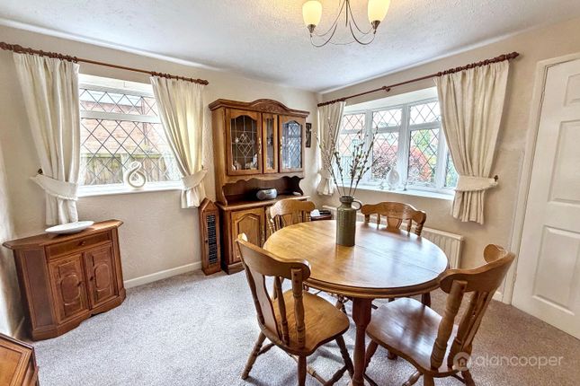 18 Hoarestone Avenue, Nuneaton, Warwickshire photo 4