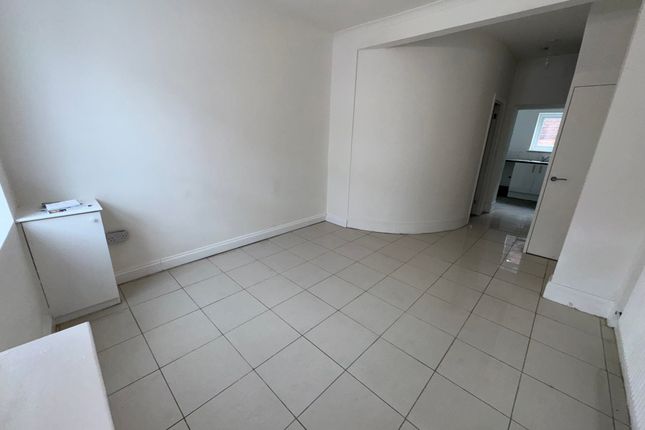 7, Grange Place, Birkenhead photo 4