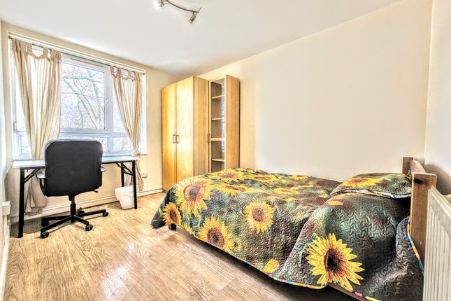 Flat to rent in Compton Close, London