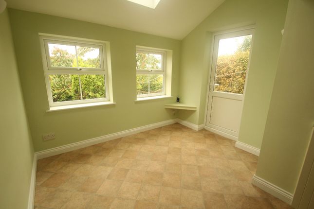Springfield Way, Harrogate photo 5