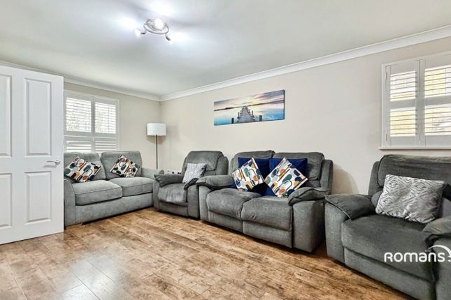 23, Cufaude Lane, Hook photo 2
