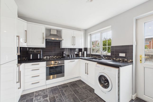 10 Ladybank Rise, Nottingham photo 3