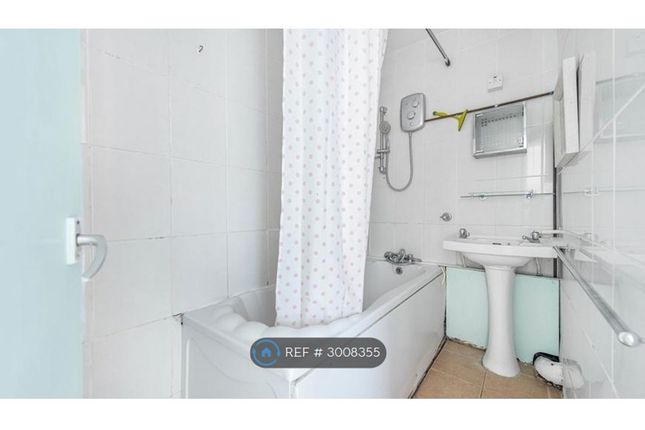 Flat, Fellows Court Weymouth Terrace, London photo 5