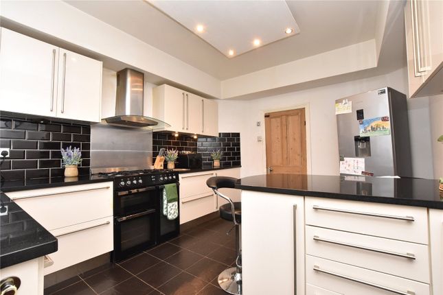 86, Green Lane, West Yorkshire photo 4